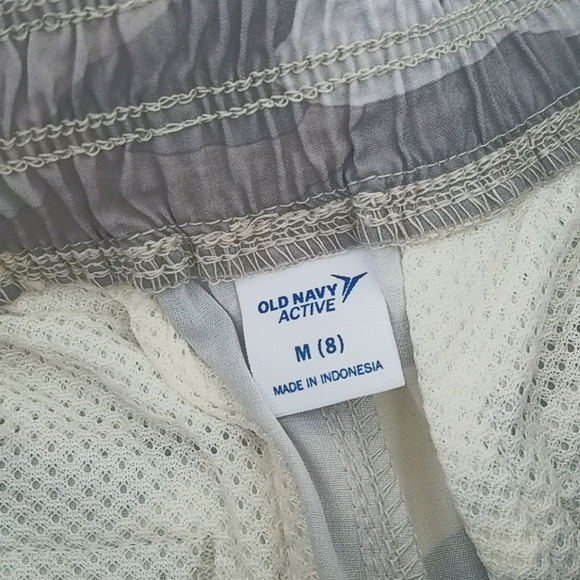 Old Navy Active camouflage quick dry shorts size Medium - Picture 8 of 8